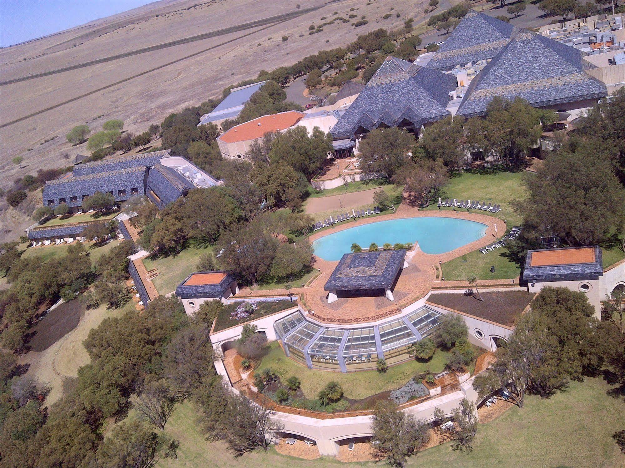 Black Mountain Leisure And Conference Hotel Groothoek Extérieur photo